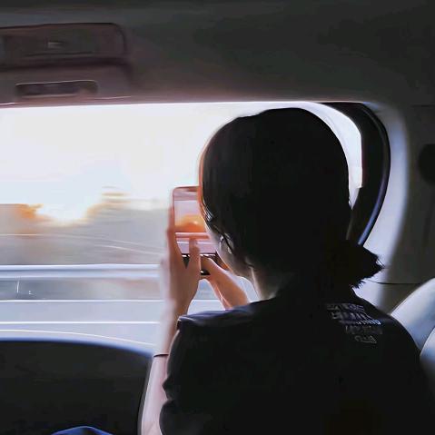 夏海(穿搭群看背景)