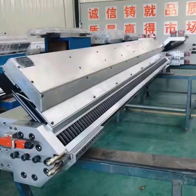 开拓模具-袁炳华