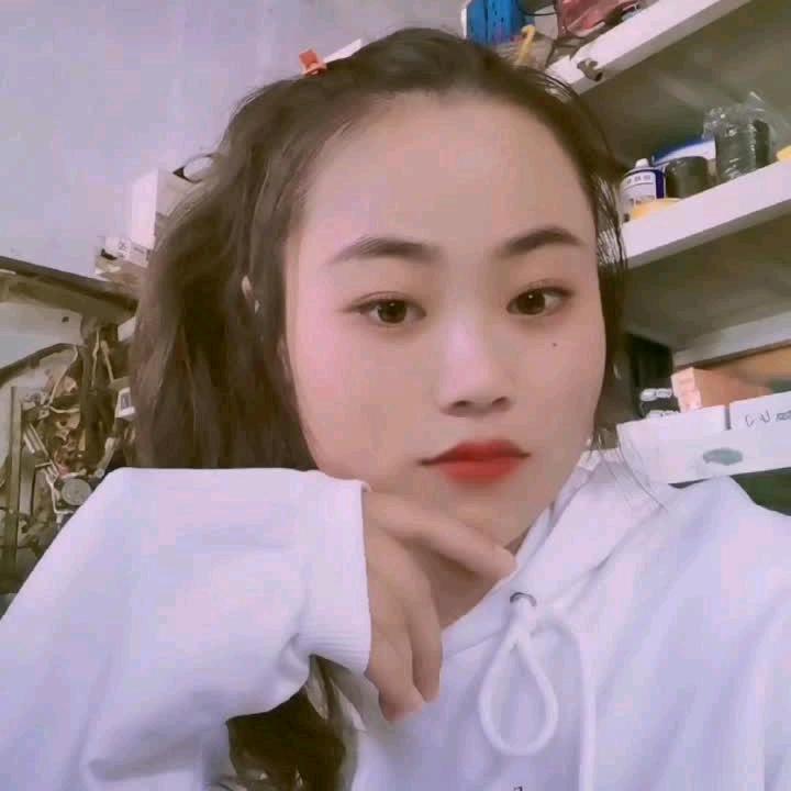 黄金珠宝导购秋爽