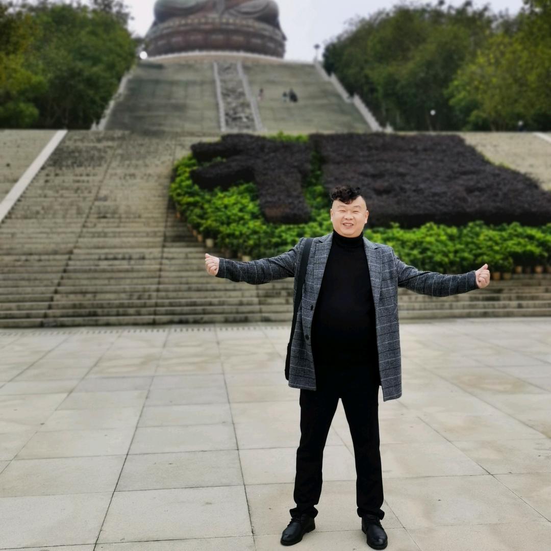 梁伟勾机铲车1378