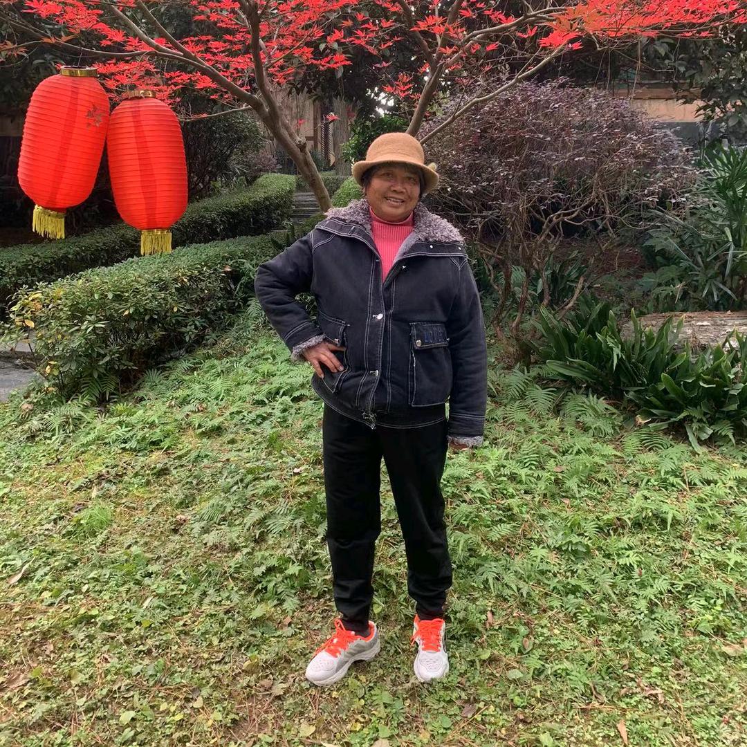 爱笑的农村小良姐