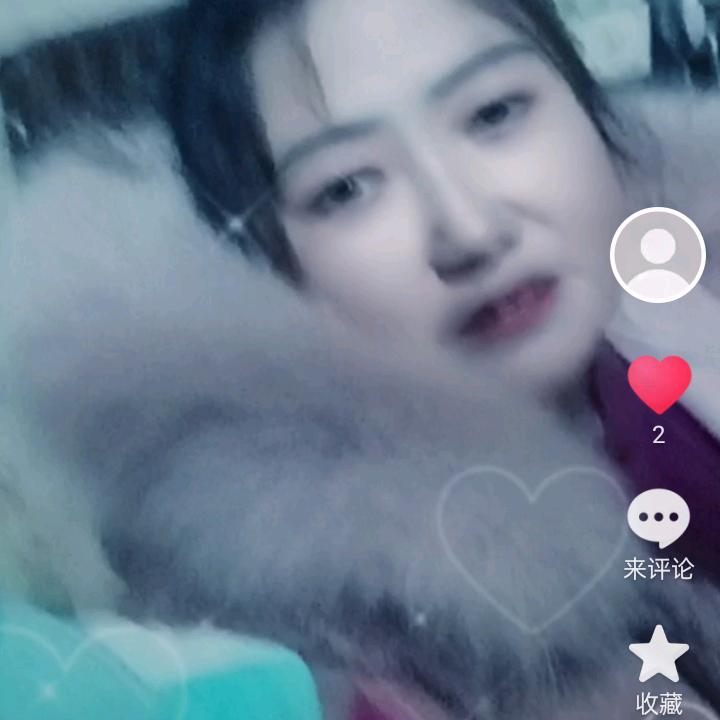 一个爱撒娇的小女孩