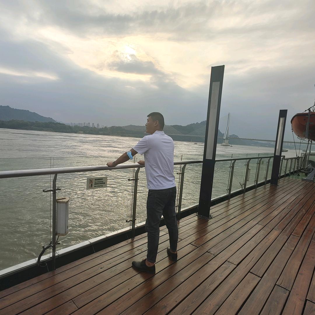 金刚怒目，菩萨低眉