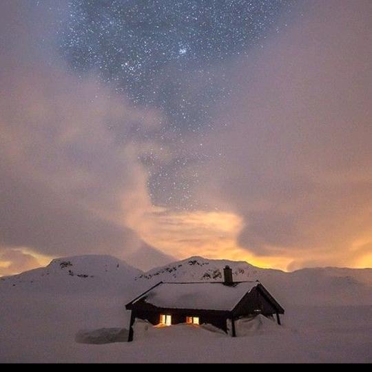 夜幕下的，等待