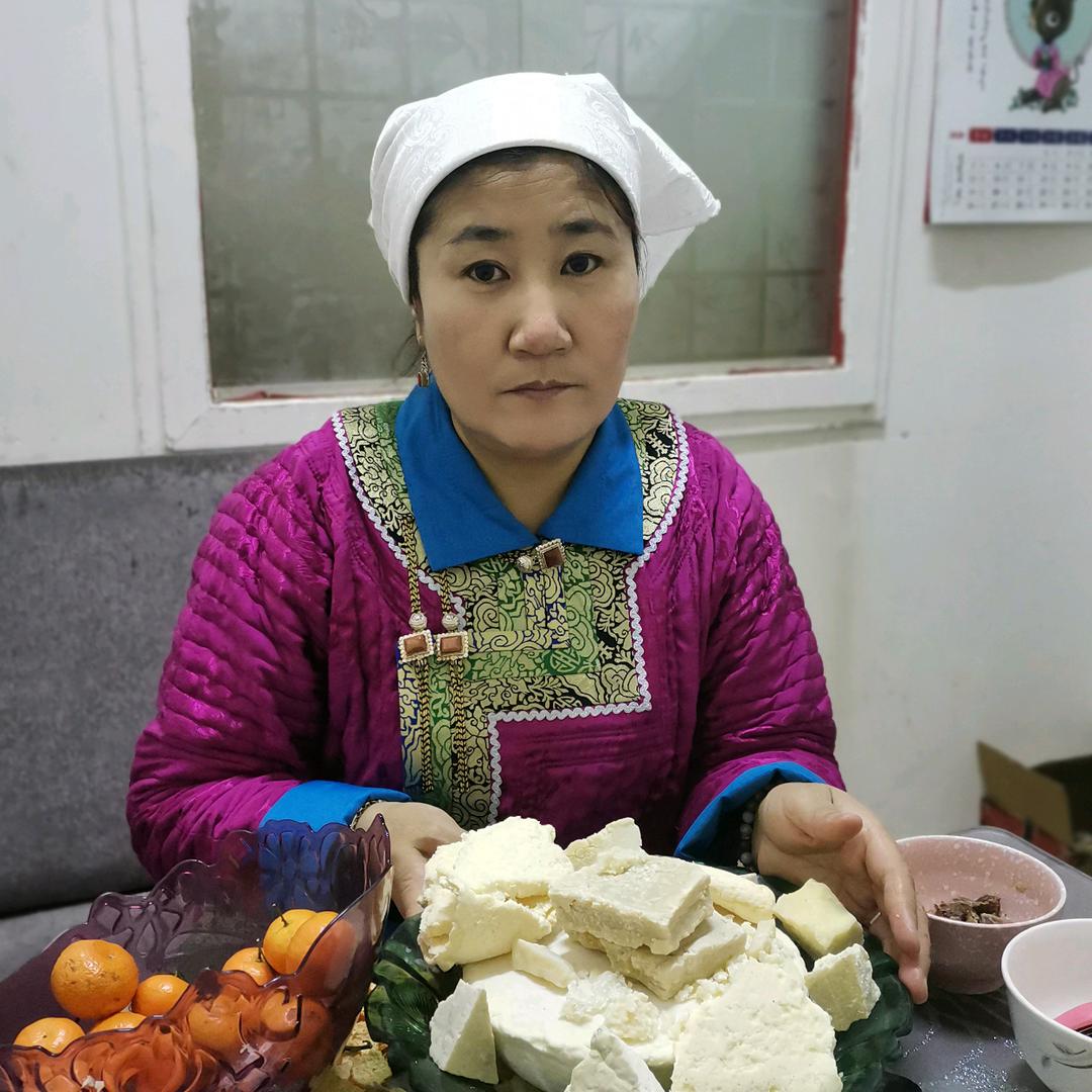 娜仁图雅
