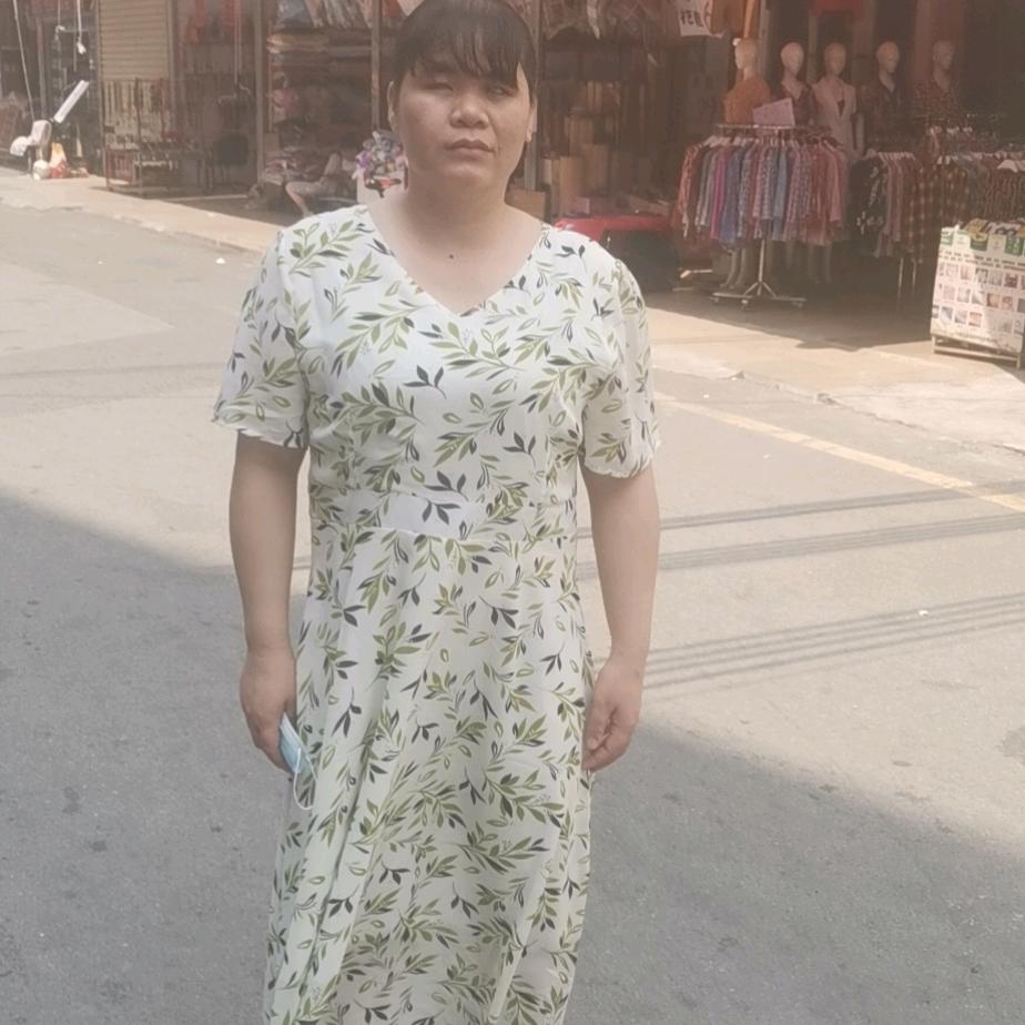 盲人爱笑的女孩