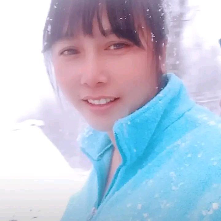 叾屾