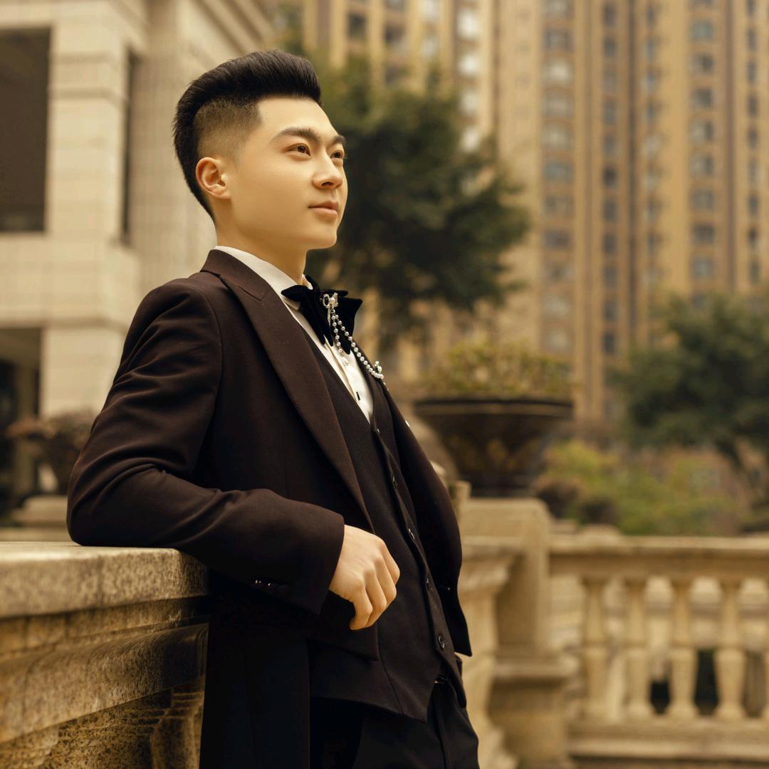 乐山手搓大灯的闵师傅