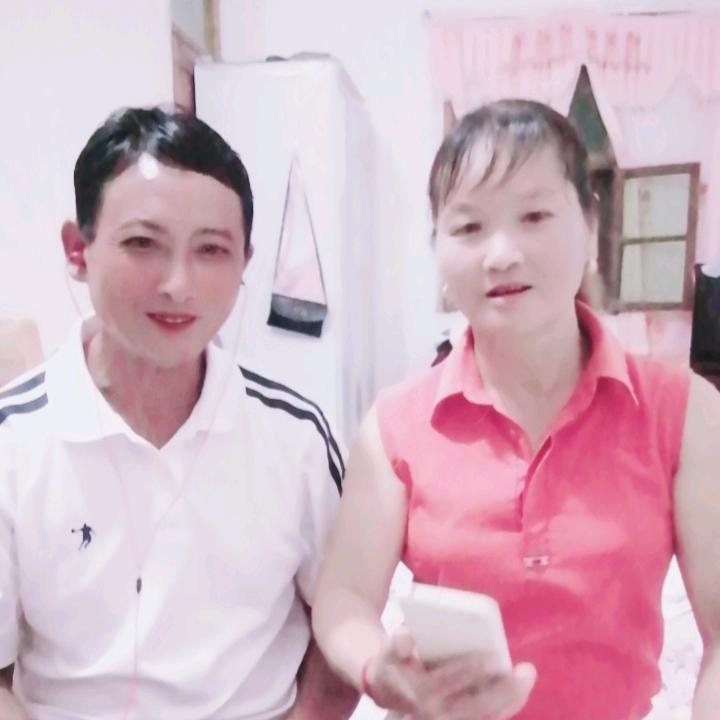 快乐一家人。