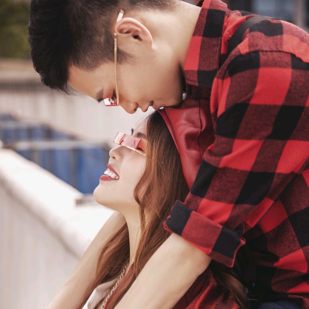 懒猫的狮子倒影