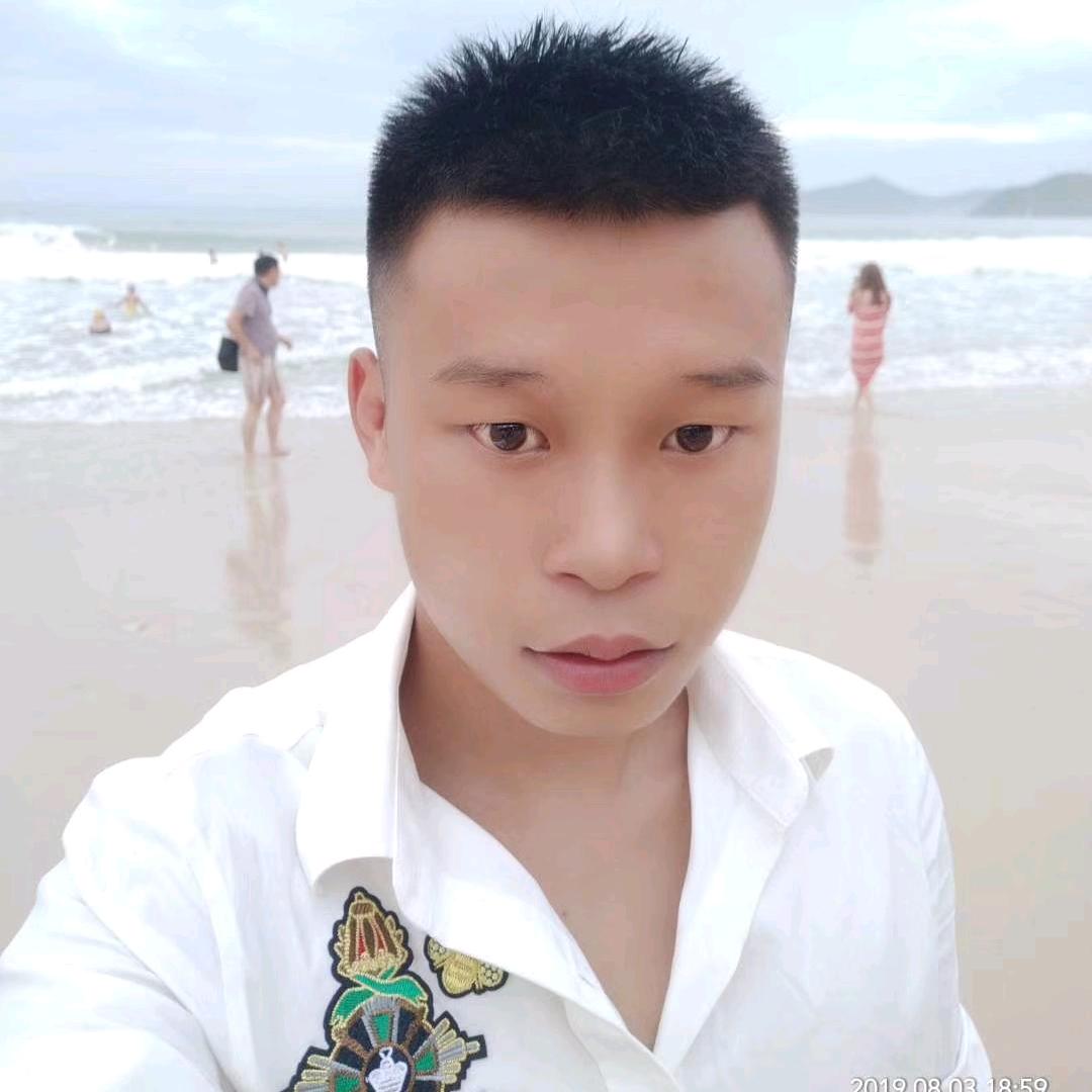 黄子越