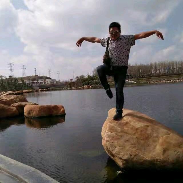 钟哥，孤单一个人，闯天下