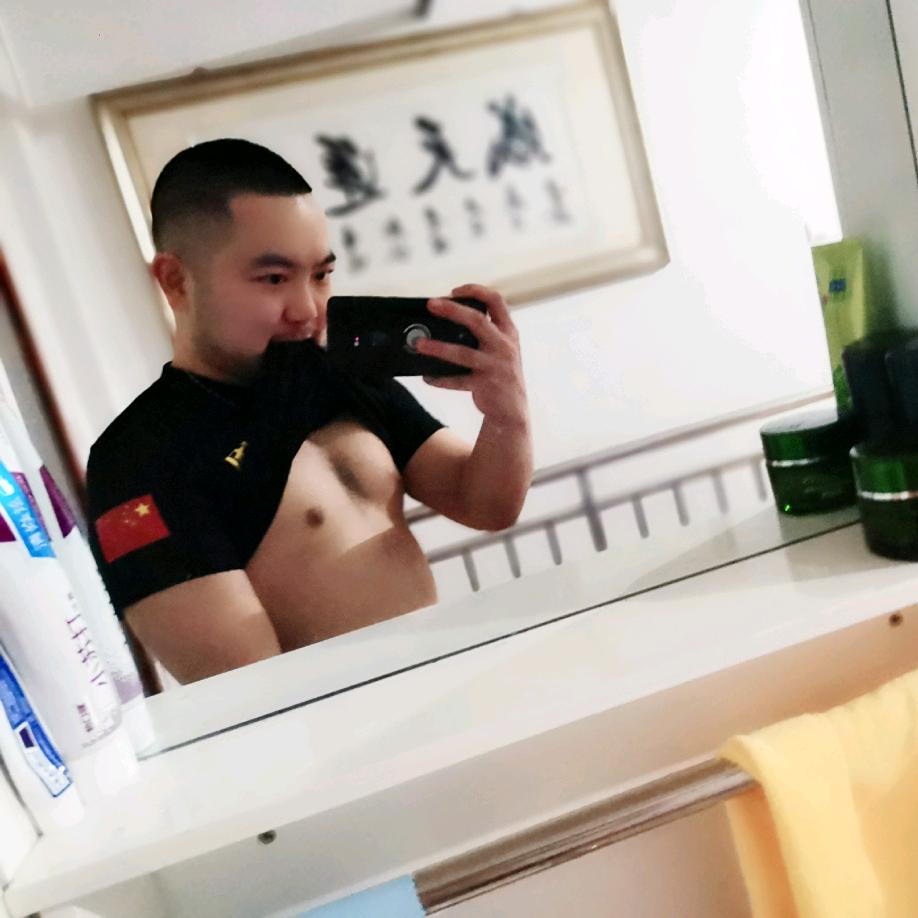 伄戼🐻吾本钢熊