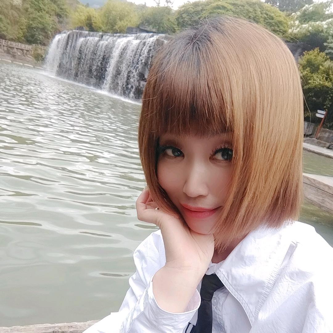 荬男装的小妞
