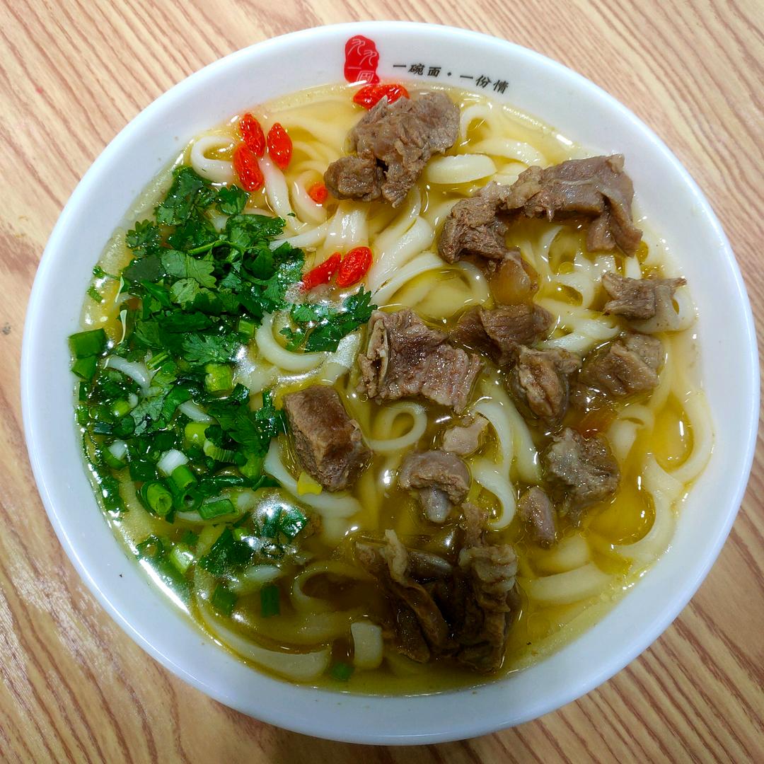 腌鱼大块羊肉面老板娘