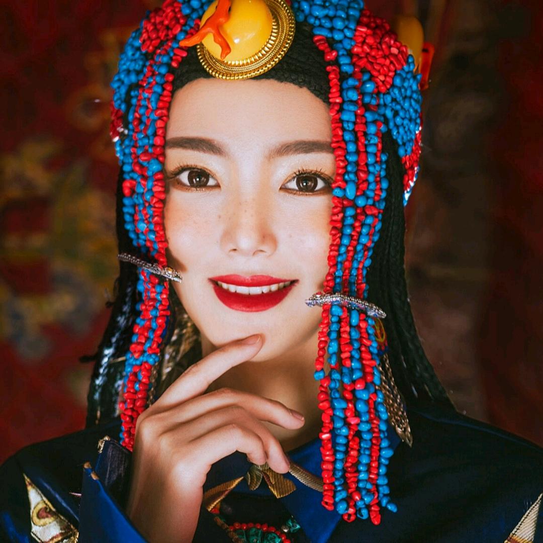 李...