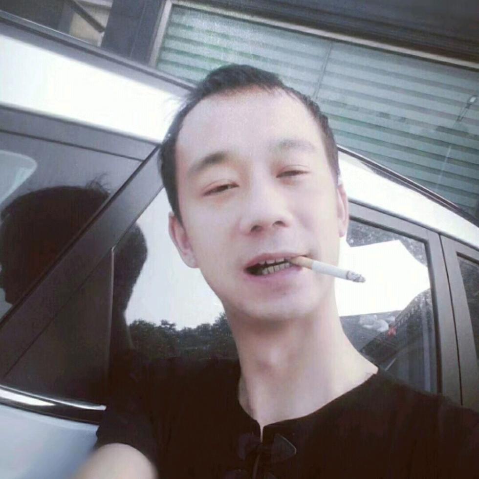夕阳下的孤影