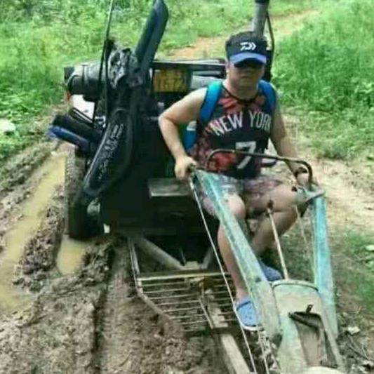 开着拖拉机去钓鱼