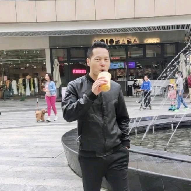 叫我伟仔