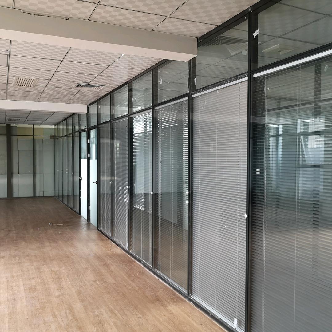 蒙徳欧办公室玻璃高隔断，单玻，双玻白叶