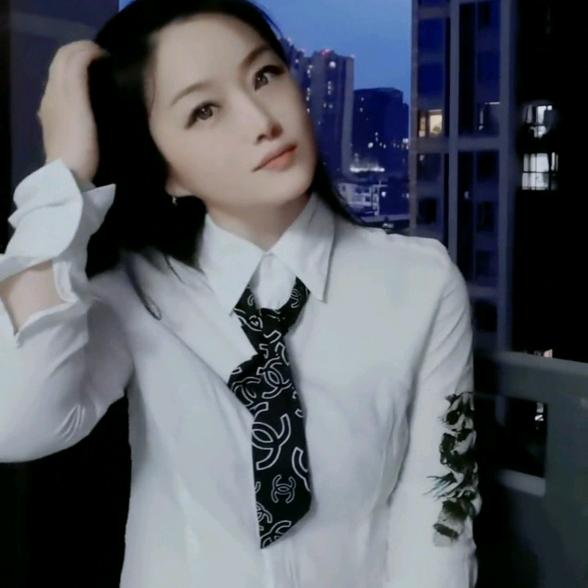 红格格…＜天青色等烟雨，而我在等你＞