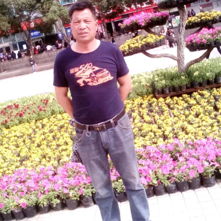 小刀电动车轮胎店