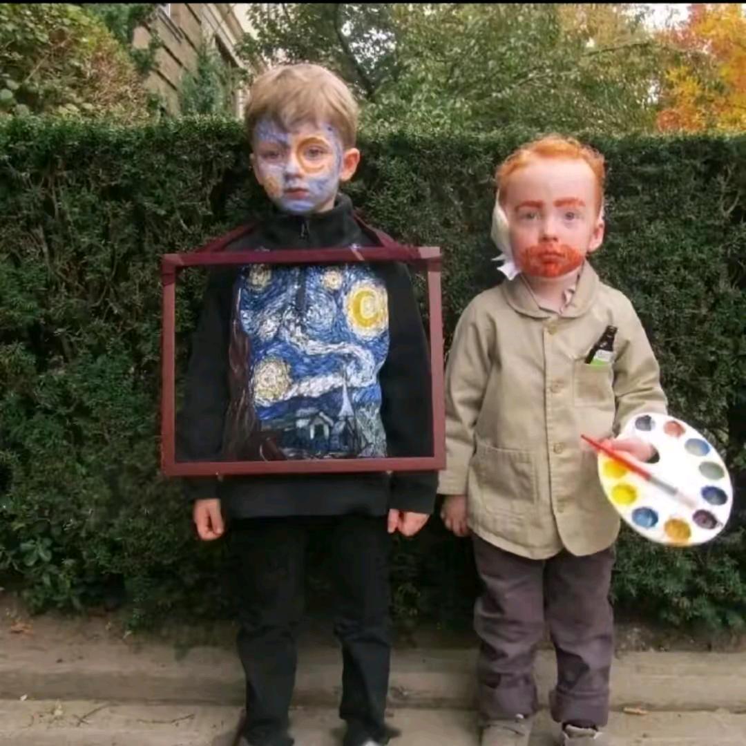 帽子里藏了只耳机