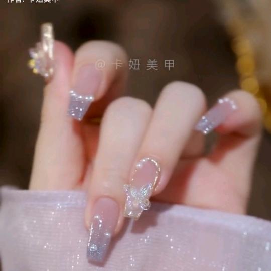 嘟嘟的唇
