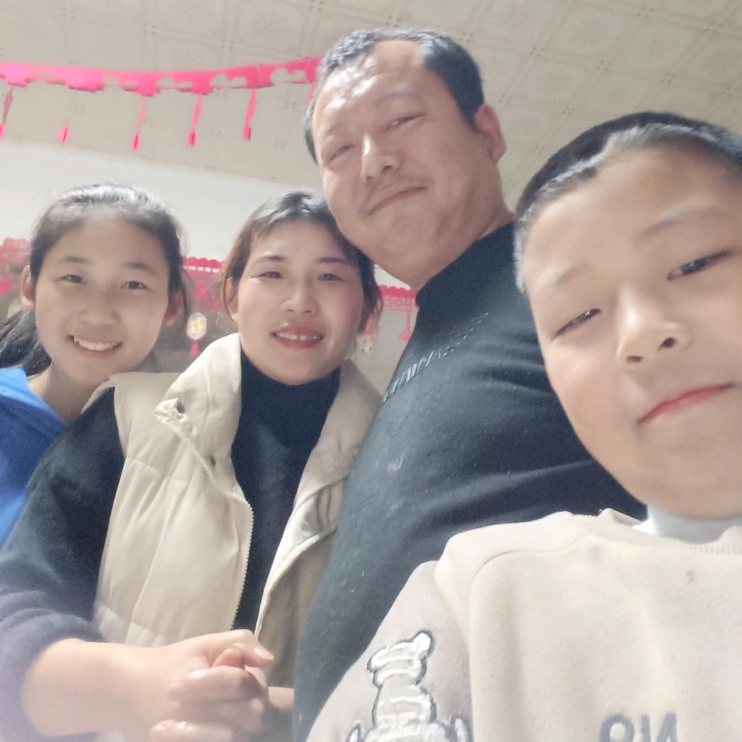 启峰饭店铁锅炖大鹅