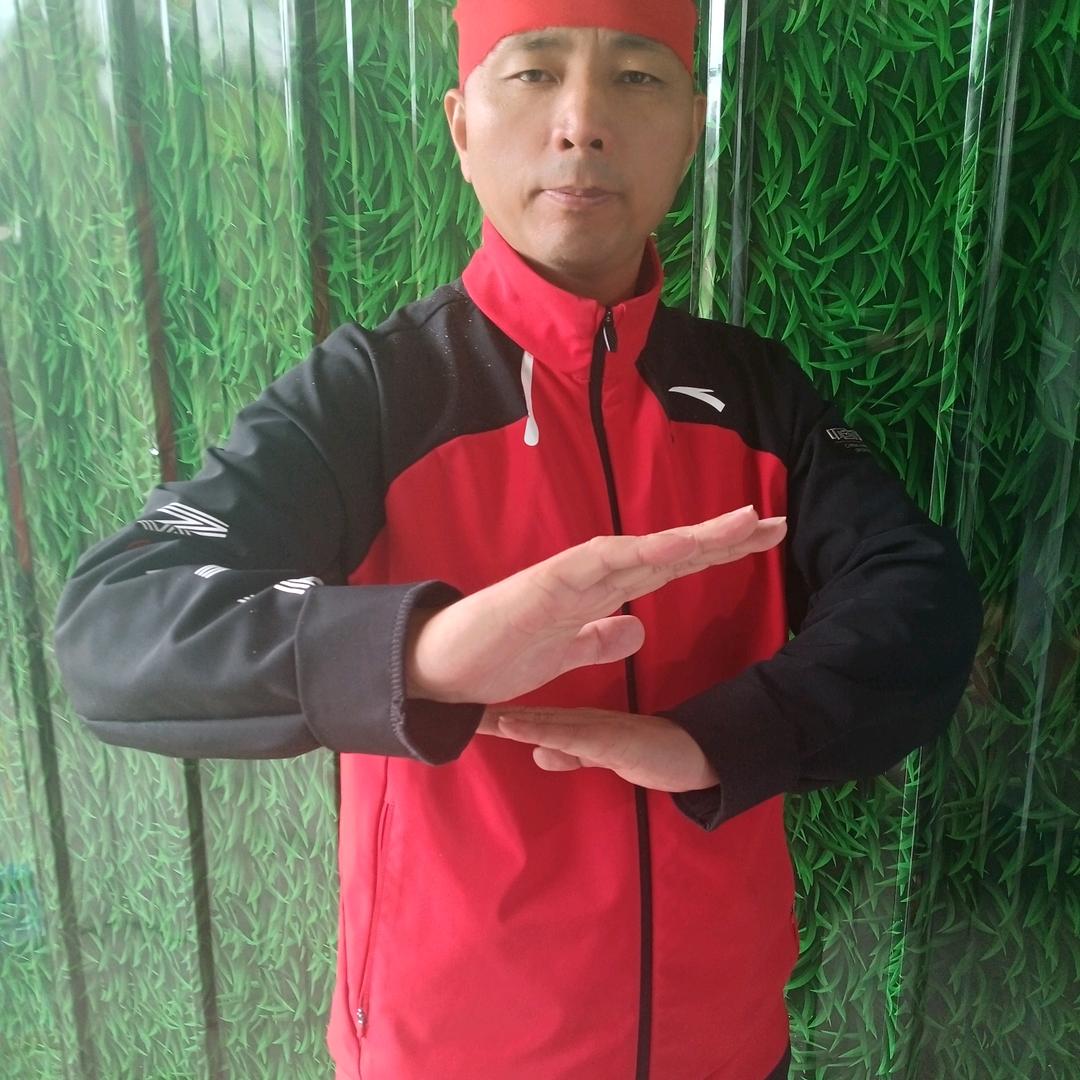 爱心何勇