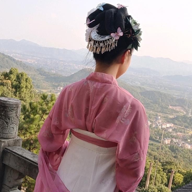 姓白，