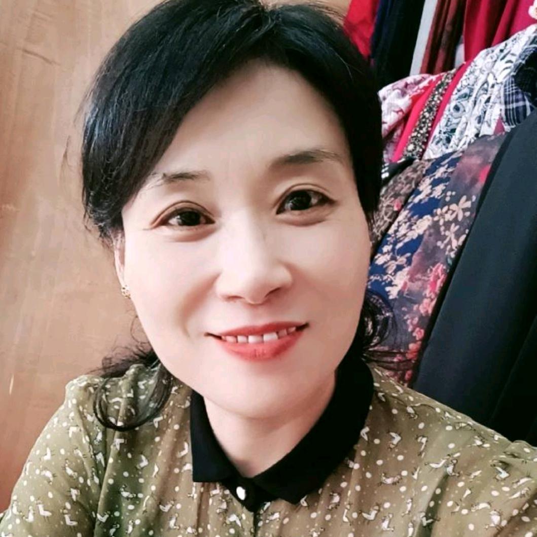 红霞服装定制
