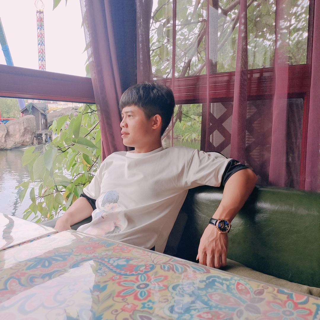 (ಡωಡ) 阿٩( 'ω' )و 伟٩