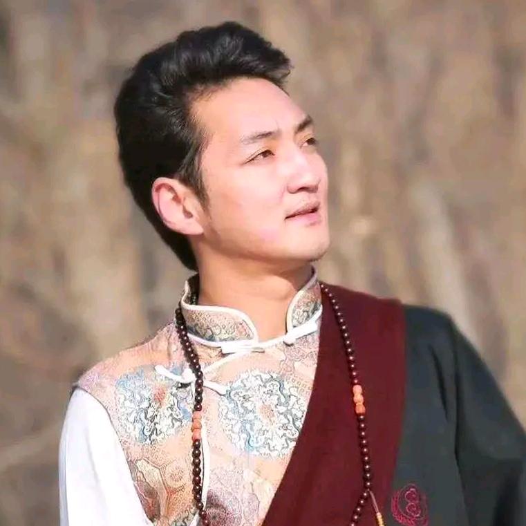 追梦者👨🏻‍✈️🌗