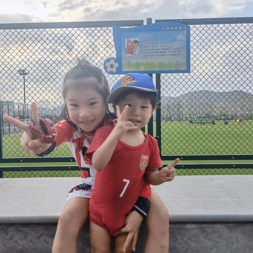 爱运动的七姐👧和瓜妹👶