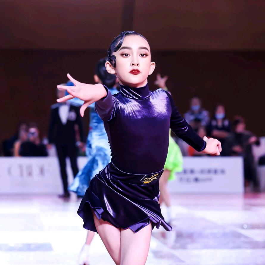 李昀熹 (CC)虎纠女孩