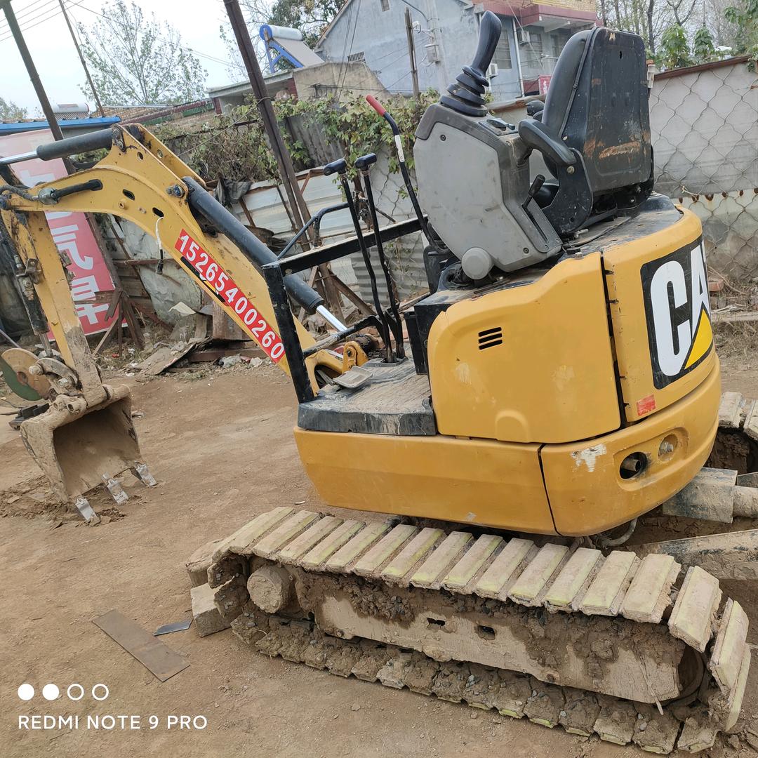 挖机出租，进口卡特17微挖出租！带破碎锤