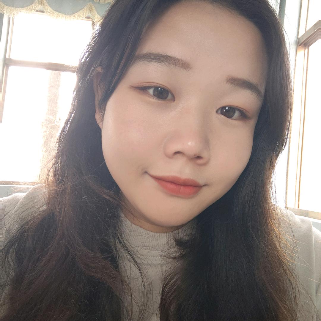 我没笑只是嘴角微微翘