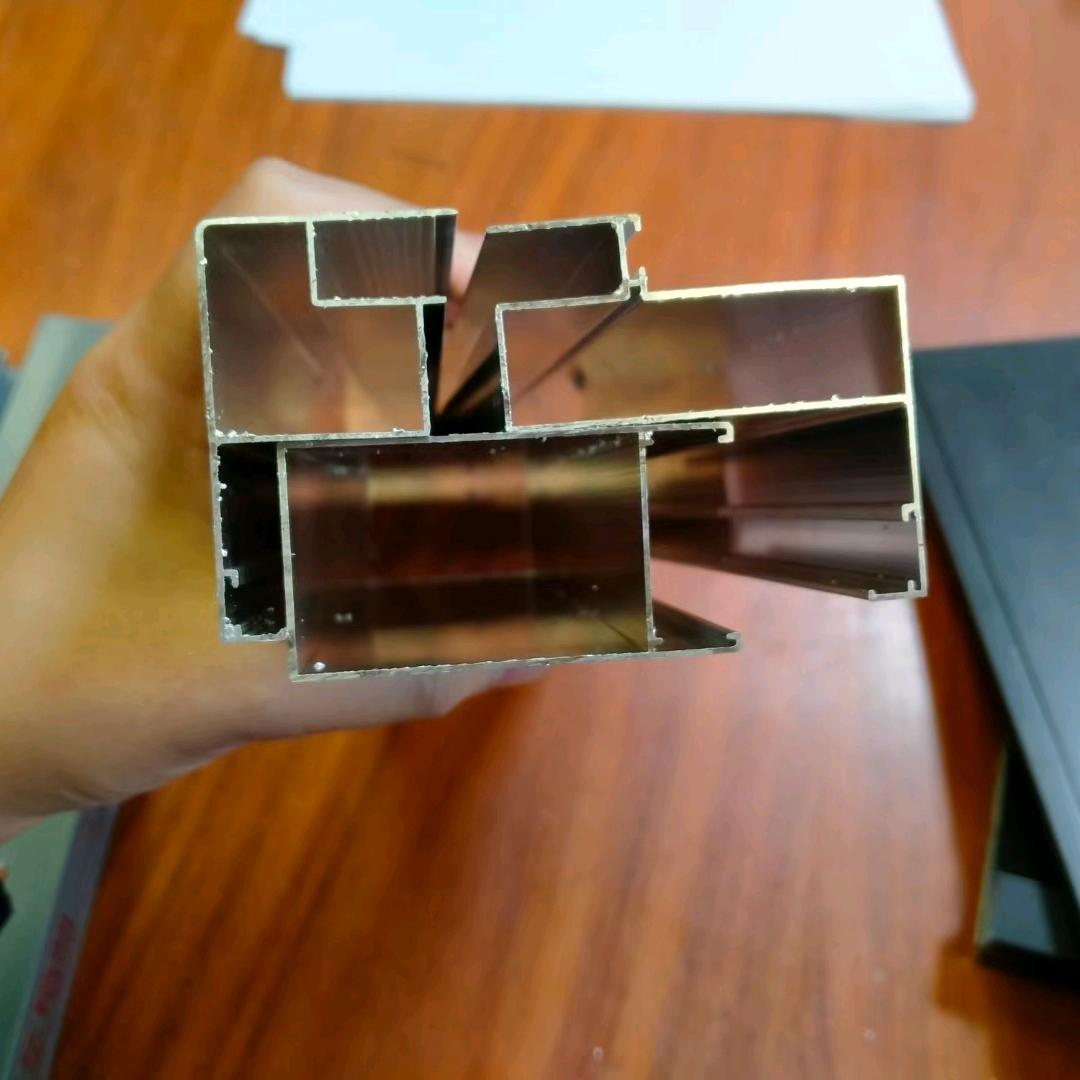 雅丹利一部曾春梅