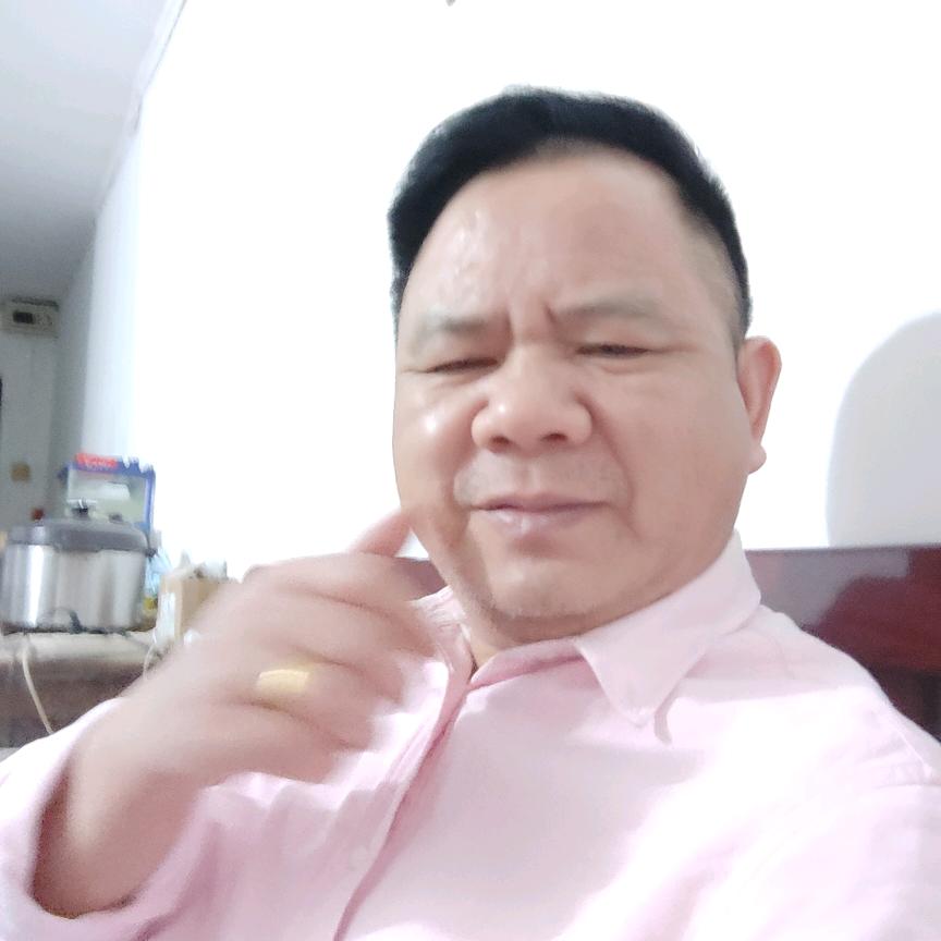 展翅飛翔。