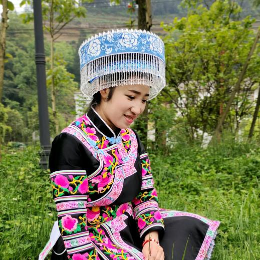 马丽《苗岭霓裳》