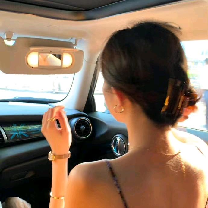 卖马桶的小姐姐