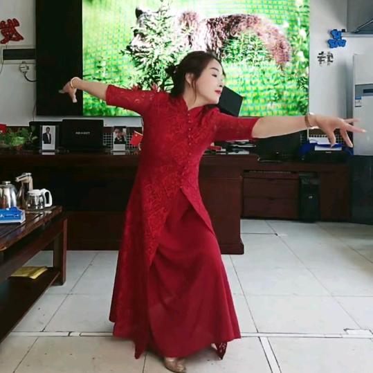 靓姐，专业制作LED全彩显示屏。