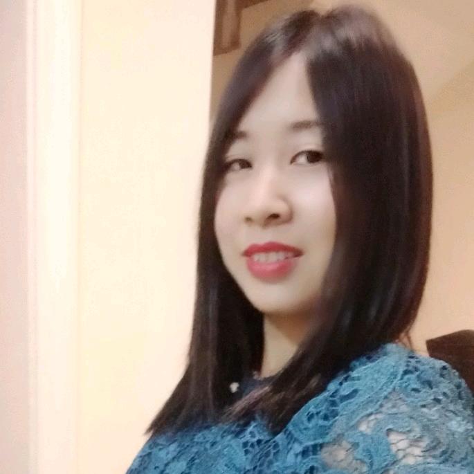 翱翔的燕子。