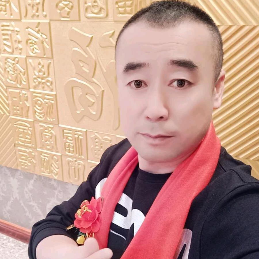 小成同学 爱唱歌