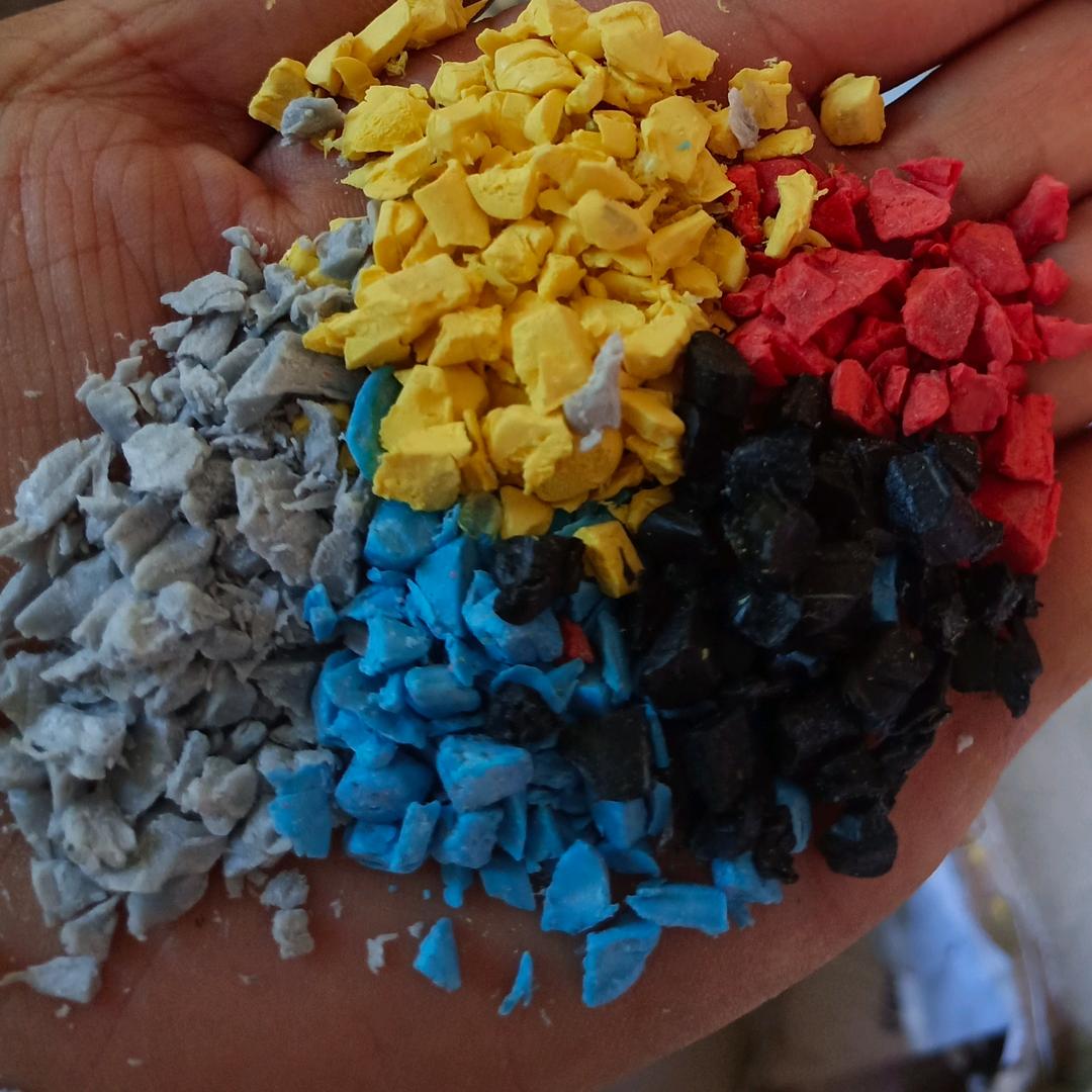 回收塑胶（供应塑料颗粒）