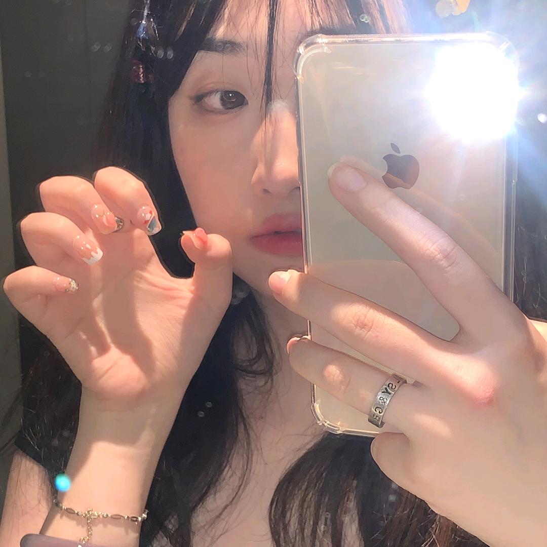 爱美甲的秋鱼鱼