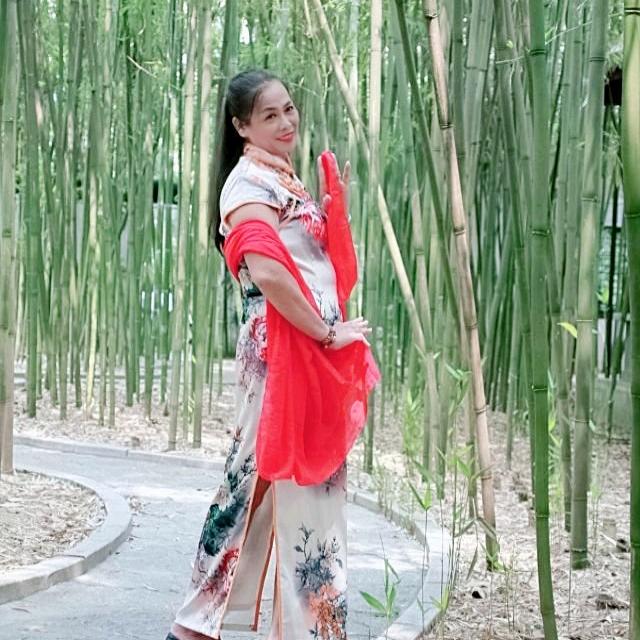 秀羞怡荣