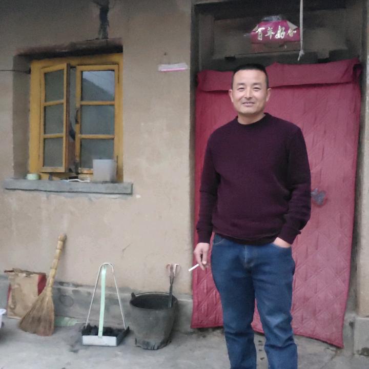东