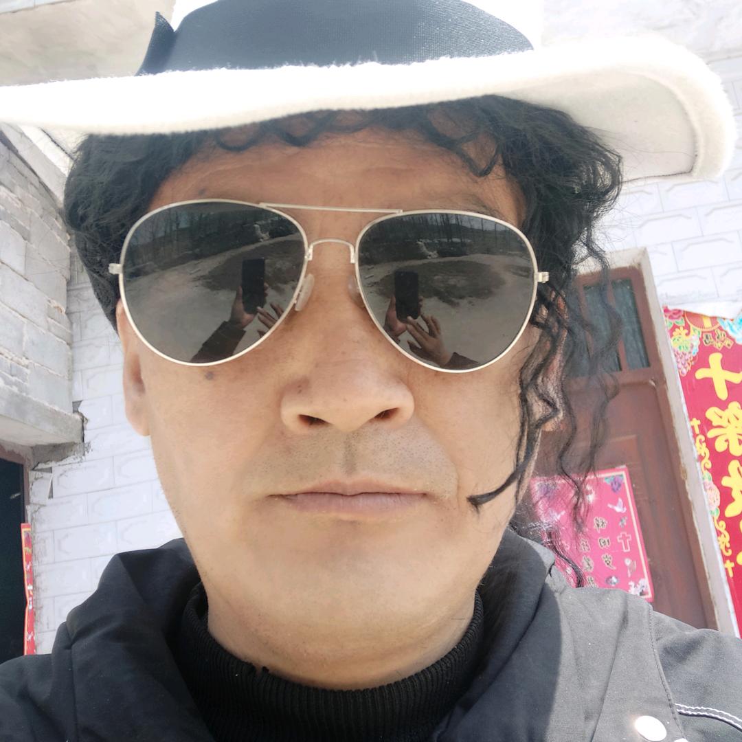 何，杰克逊